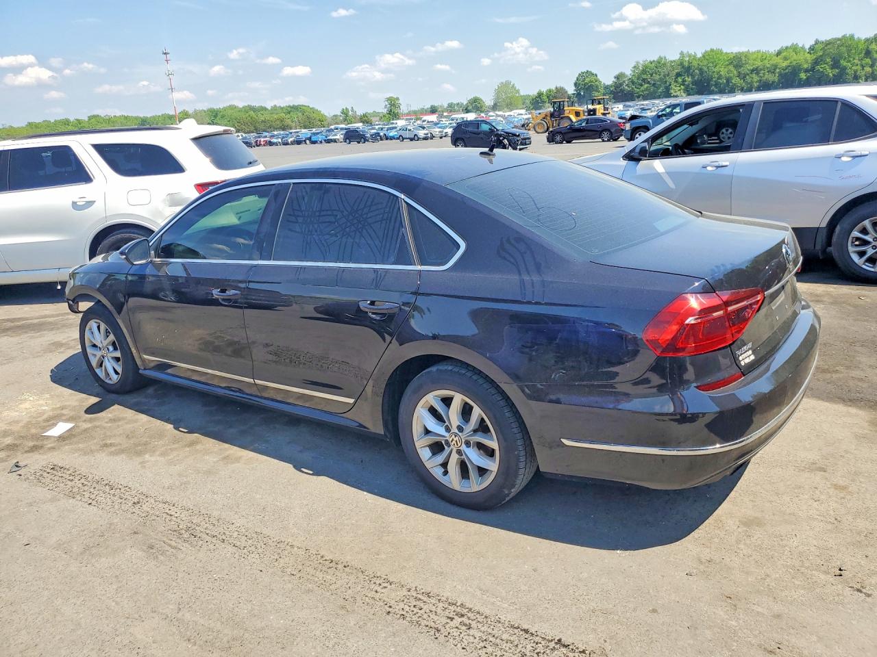 2017 VOLKSWAGEN PASSAT S photo 4
