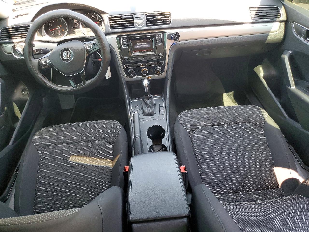 2017 VOLKSWAGEN PASSAT S photo 22