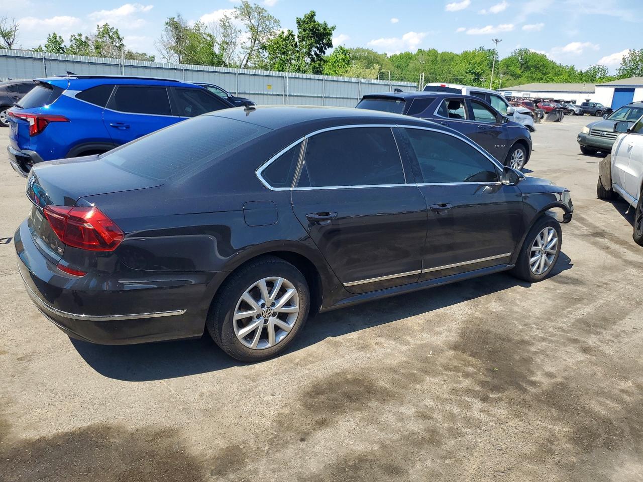 2017 VOLKSWAGEN PASSAT S photo 7