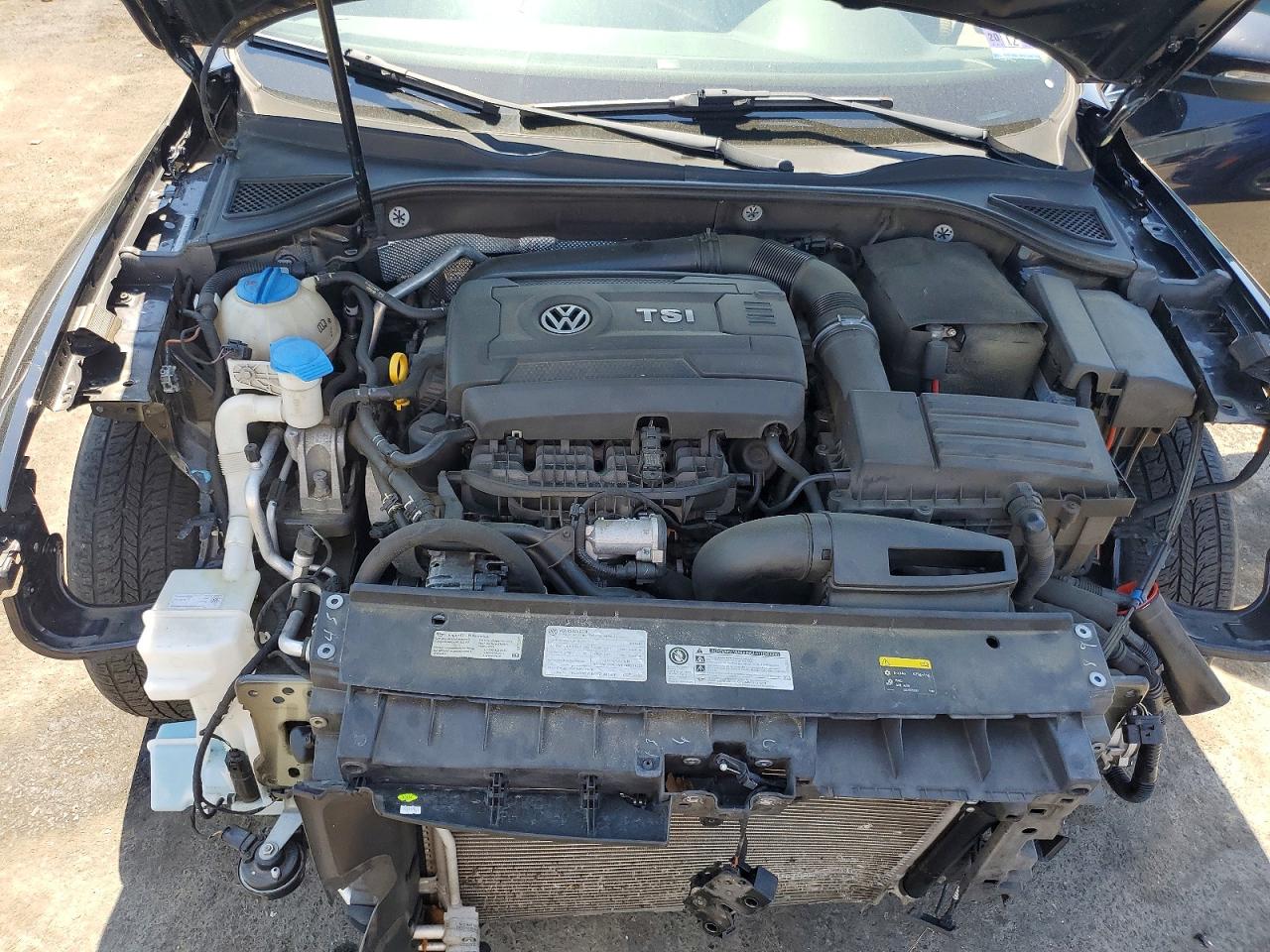 2017 VOLKSWAGEN PASSAT S photo 31