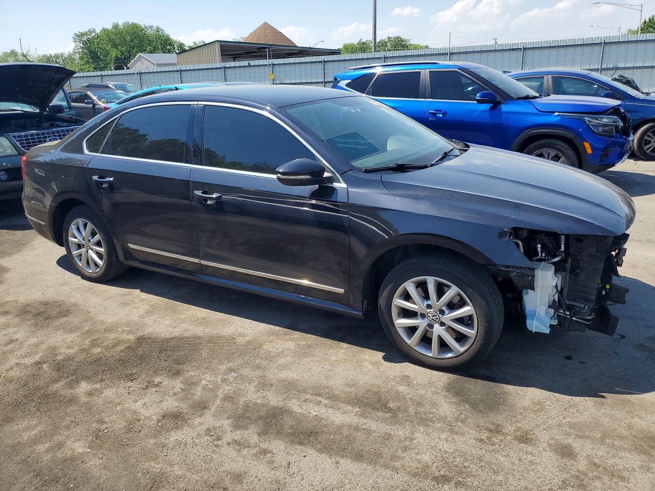 2017 VOLKSWAGEN PASSAT S photo 10