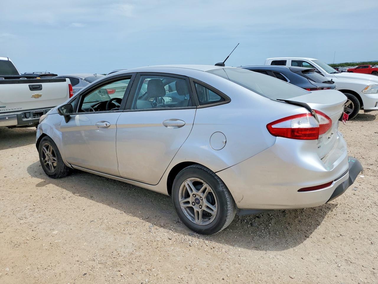 2018 FORD FIESTA SE photo 4