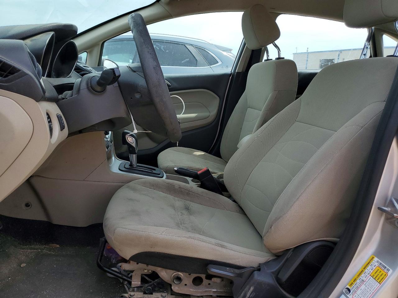 2018 FORD FIESTA SE photo 19