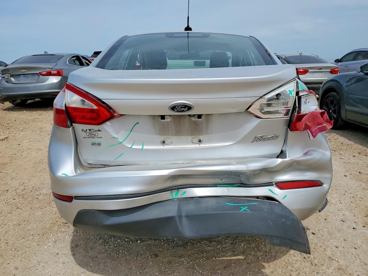 2018 FORD FIESTA SE photo 16
