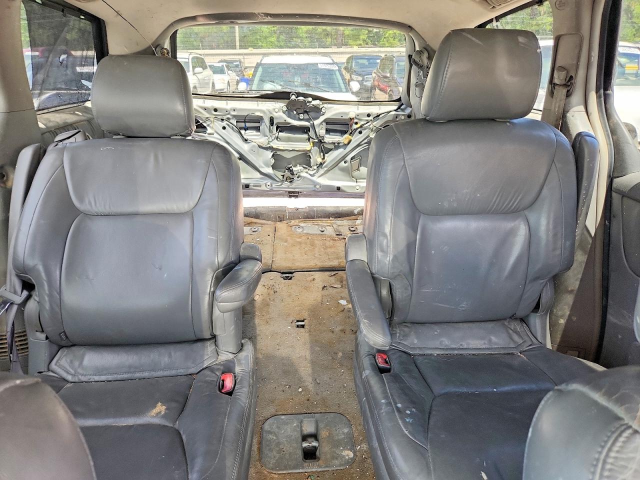 2006 TOYOTA SIENNA photo 19