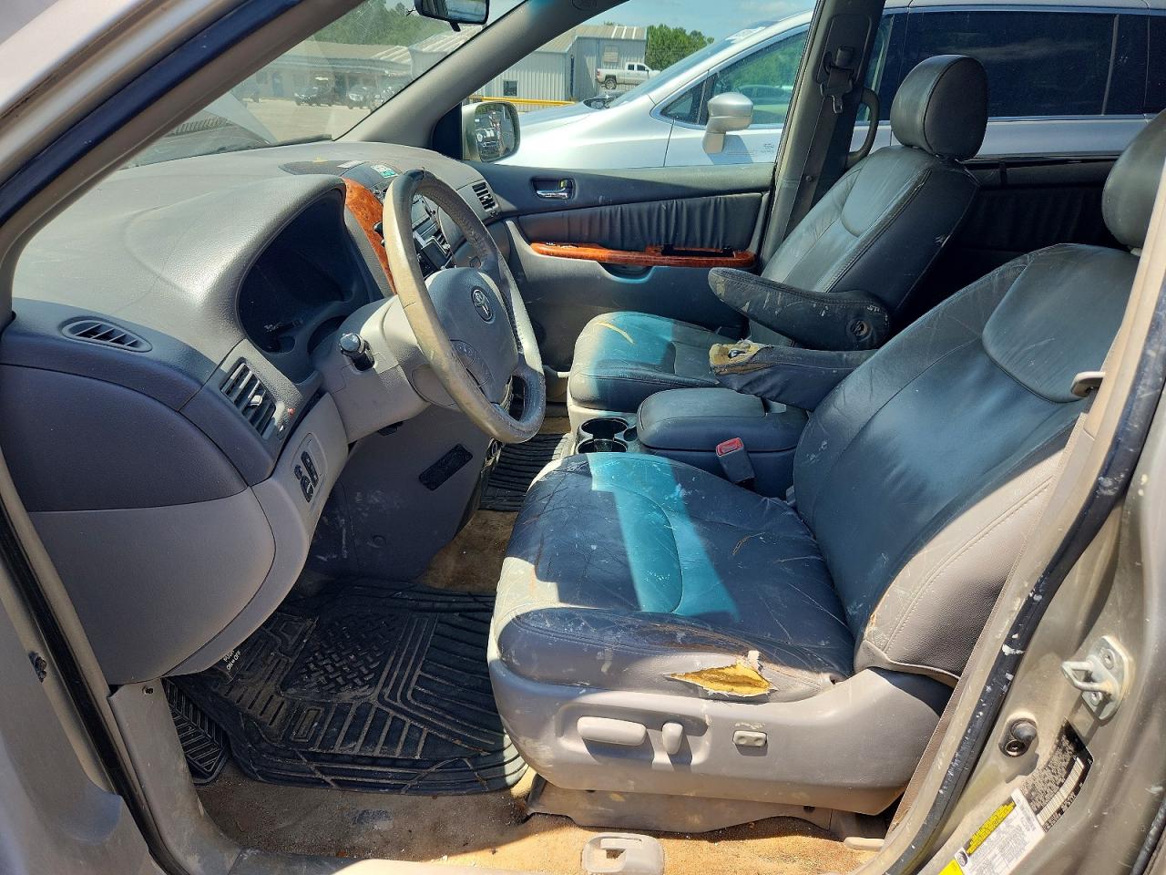2006 TOYOTA SIENNA photo 13