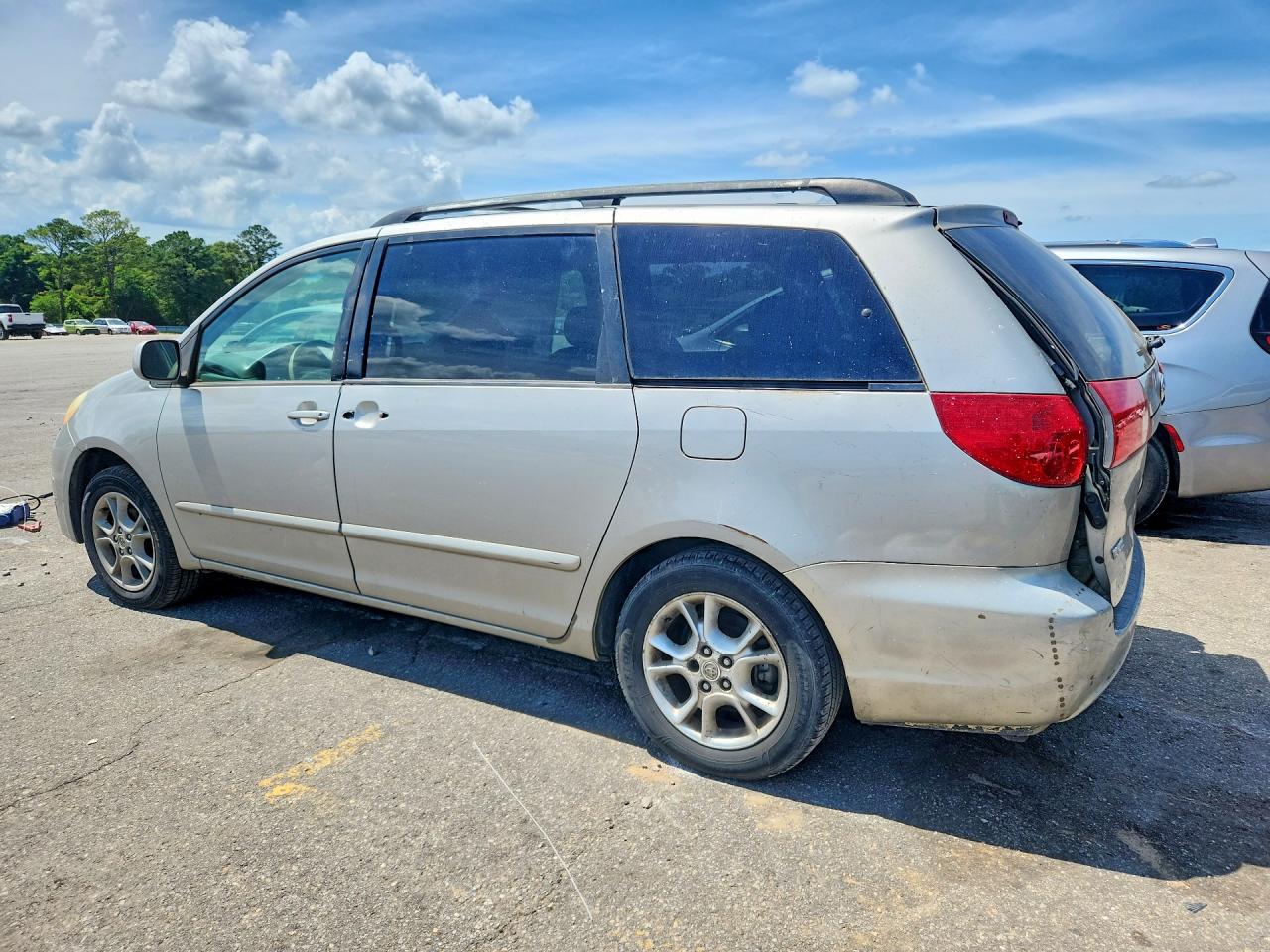 2006 TOYOTA SIENNA photo 3