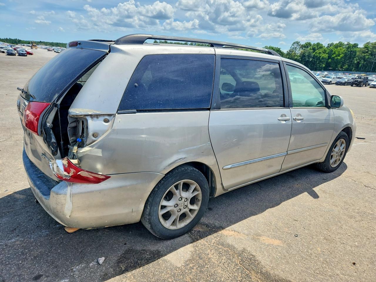 2006 TOYOTA SIENNA photo 5