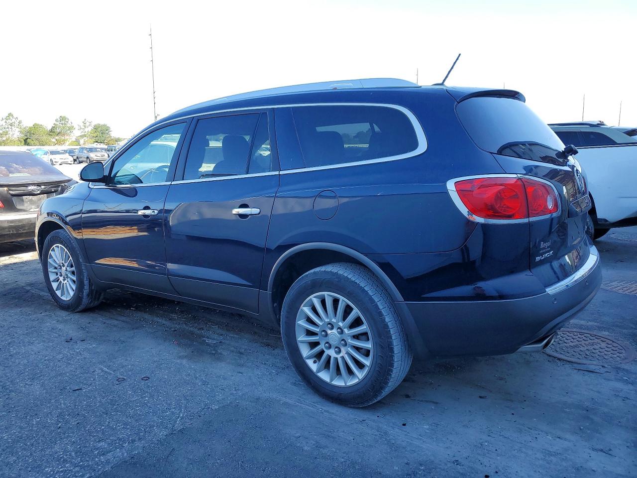 2011 BUICK ENCLAVE CXL photo 2