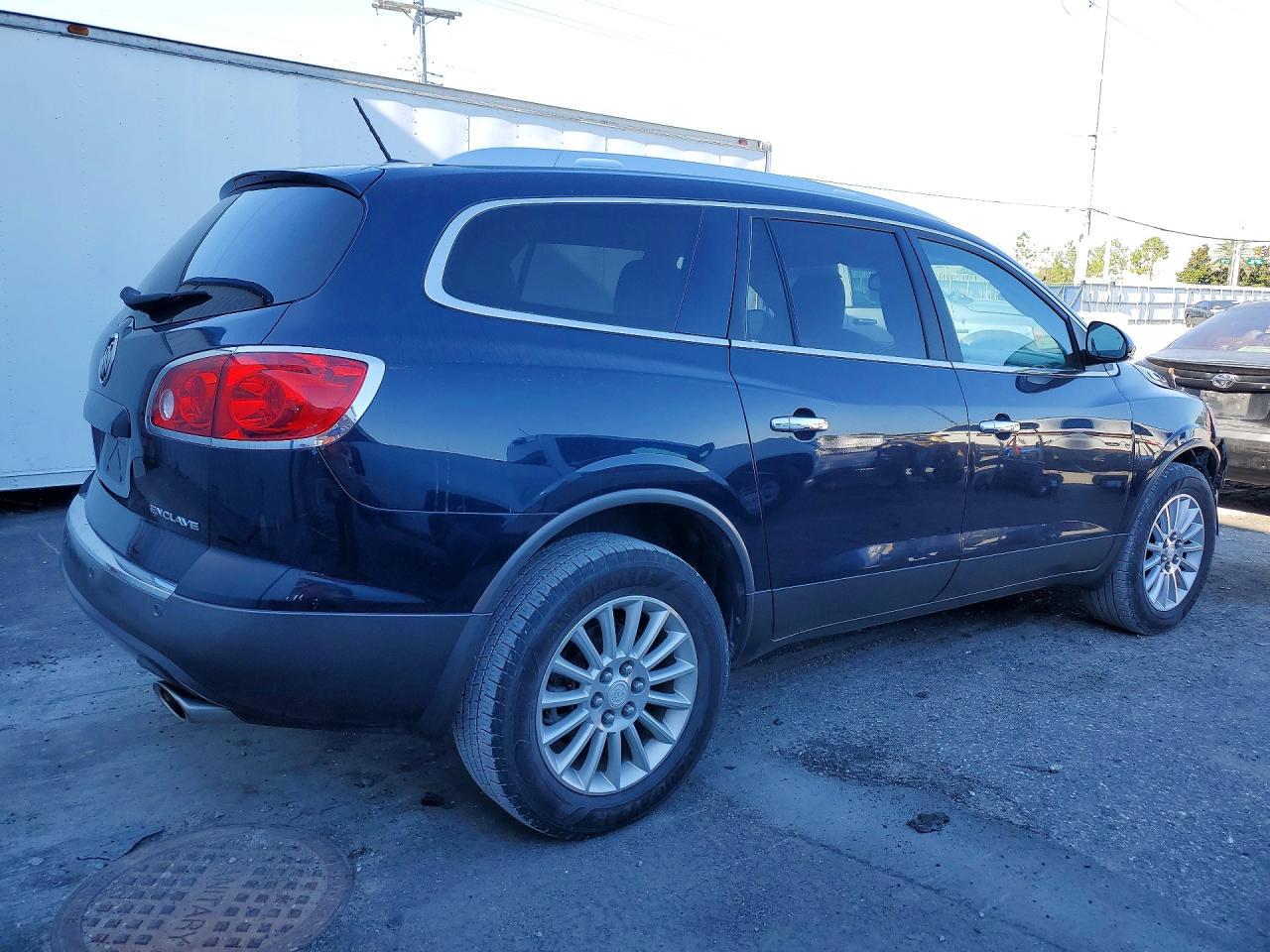 2011 BUICK ENCLAVE CXL photo 3