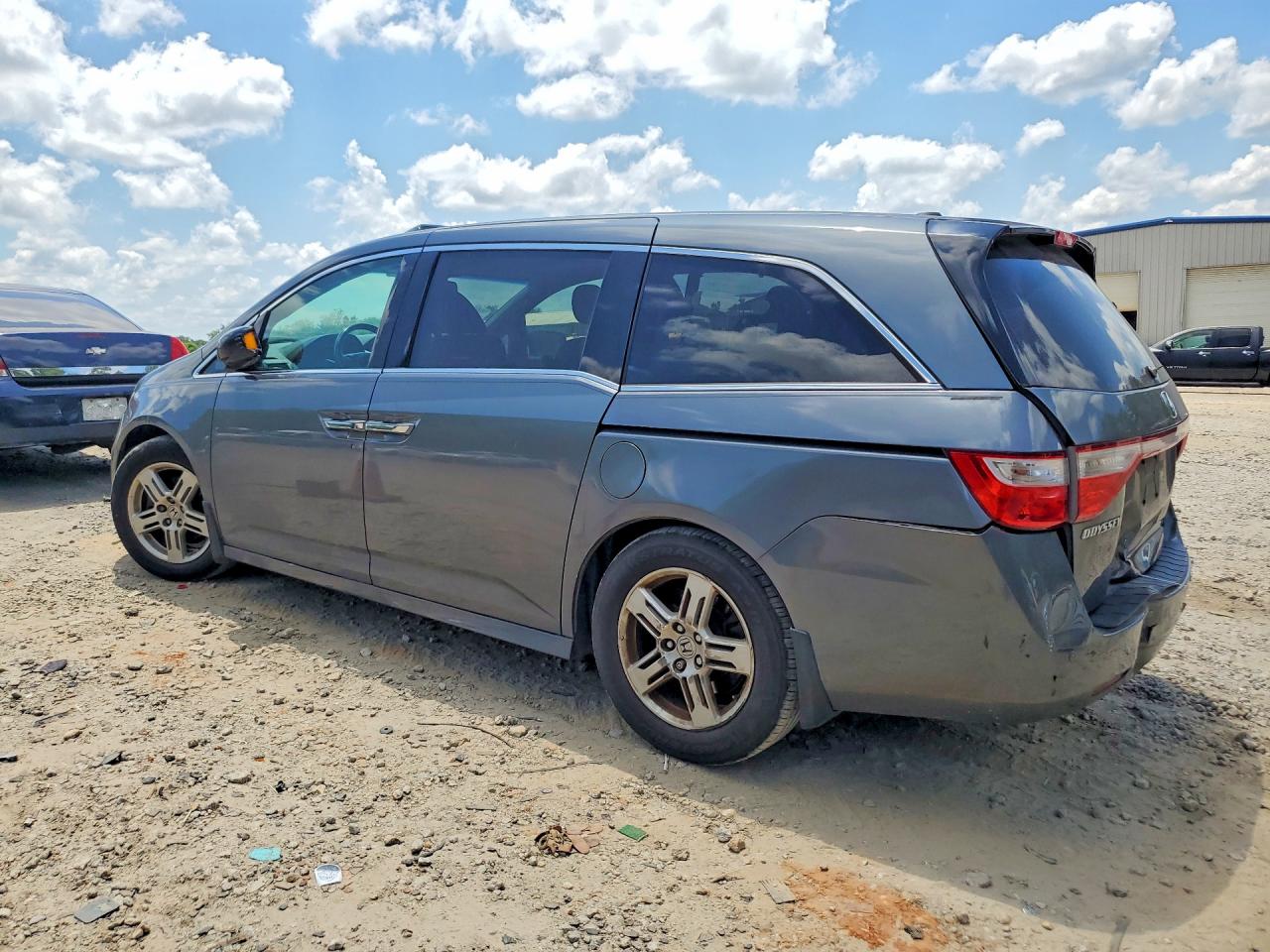 2013 HONDA ODYSSEY TOURING photo 3