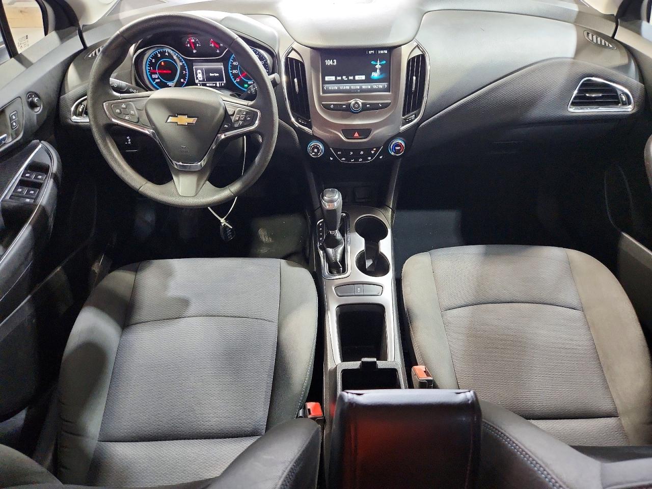 2017 CHEVROLET CRUZE LT photo 22