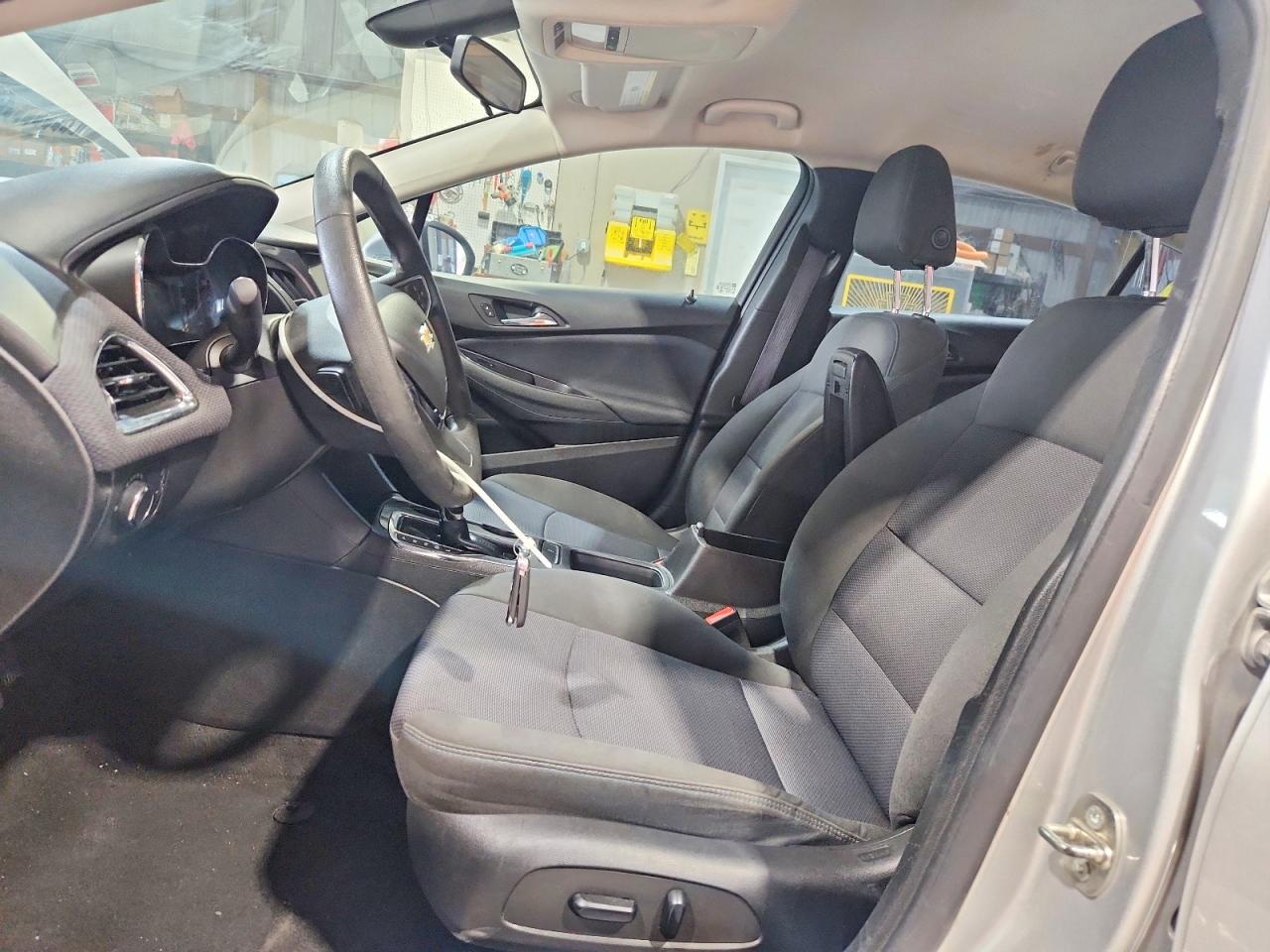 2017 CHEVROLET CRUZE LT photo 19