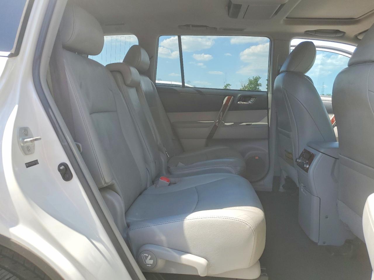 2013 TOYOTA HIGHLANDER LIMITED photo 21