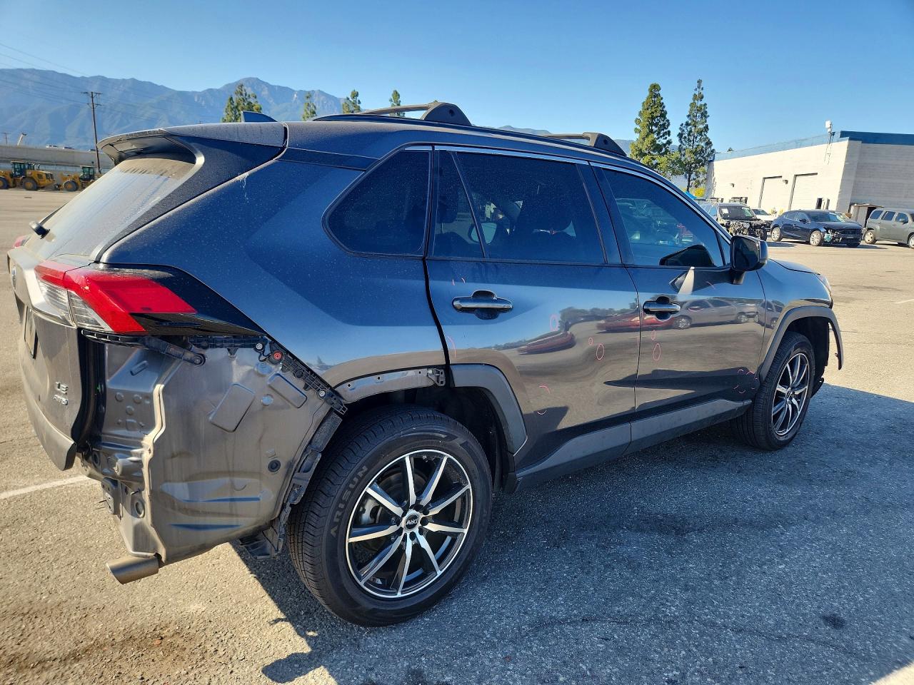 2019 TOYOTA RAV4 LE photo 5