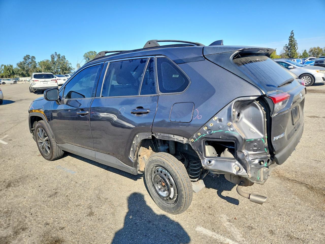 2019 TOYOTA RAV4 LE photo 3