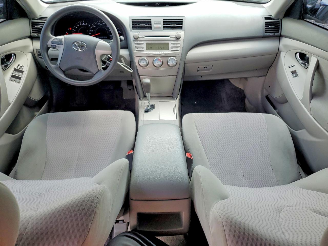 2011 TOYOTA CAMRY LE photo 8