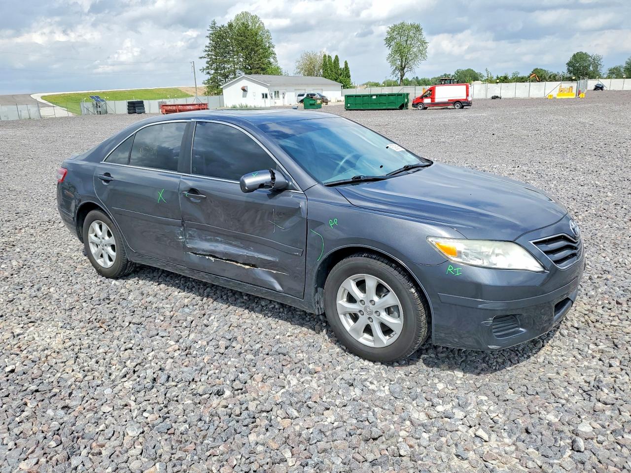 2011 TOYOTA CAMRY LE photo 4