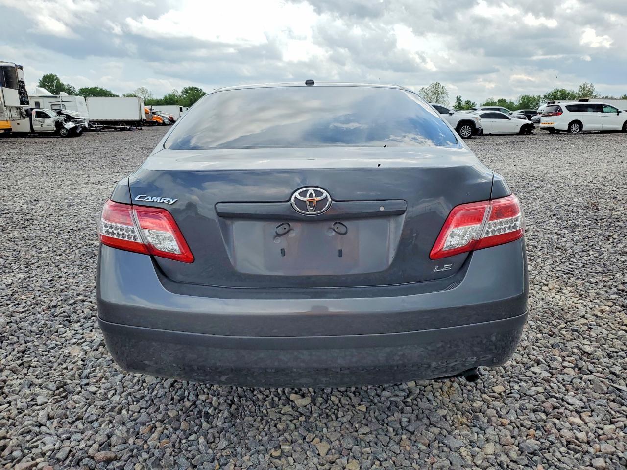 2011 TOYOTA CAMRY LE photo 6
