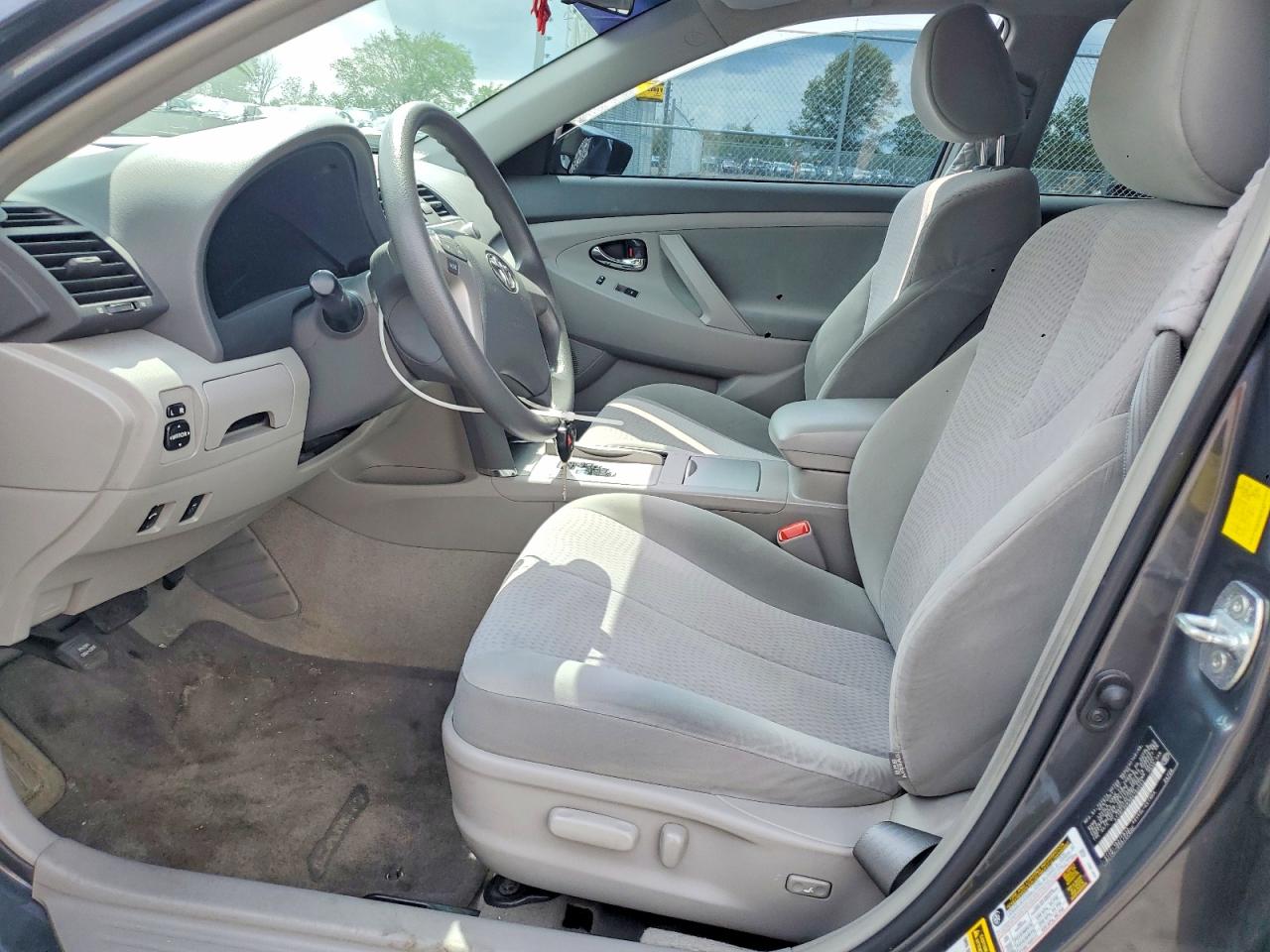 2011 TOYOTA CAMRY LE photo 7