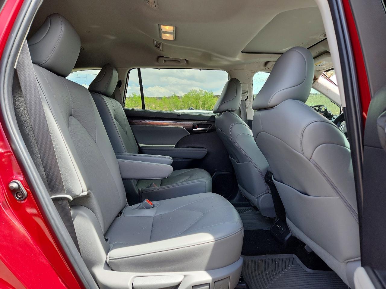 2024 TOYOTA HIGHLANDER LIMITED photo 11
