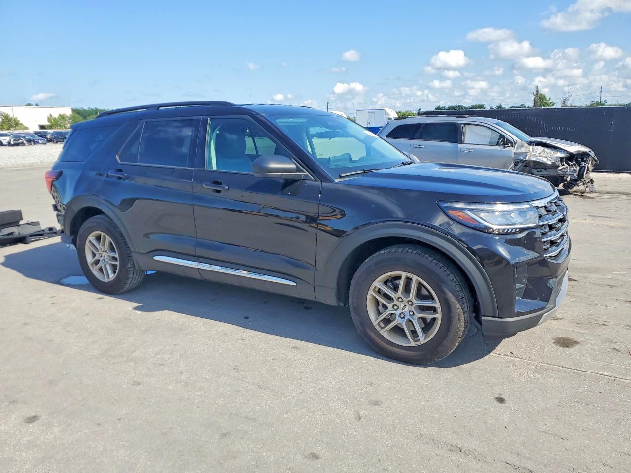 2025 FORD EXPLORER ACTIVE photo 4