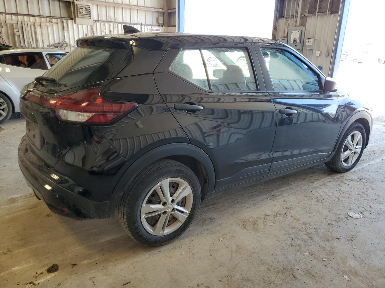 2021 NISSAN KICKS photo 3