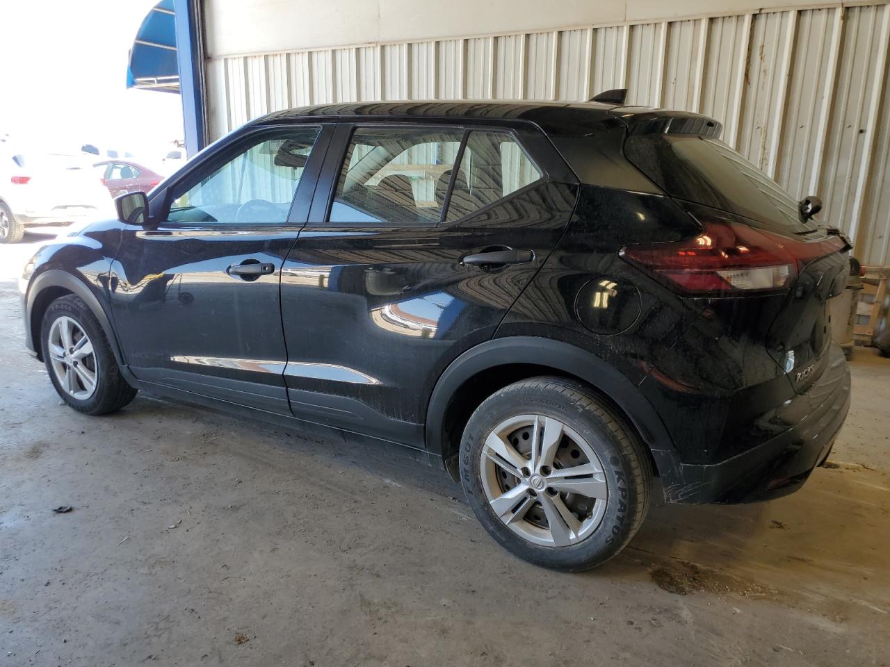 2021 NISSAN KICKS photo 2