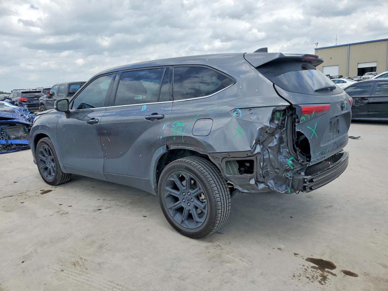 2022 TOYOTA HIGHLANDER L photo 3