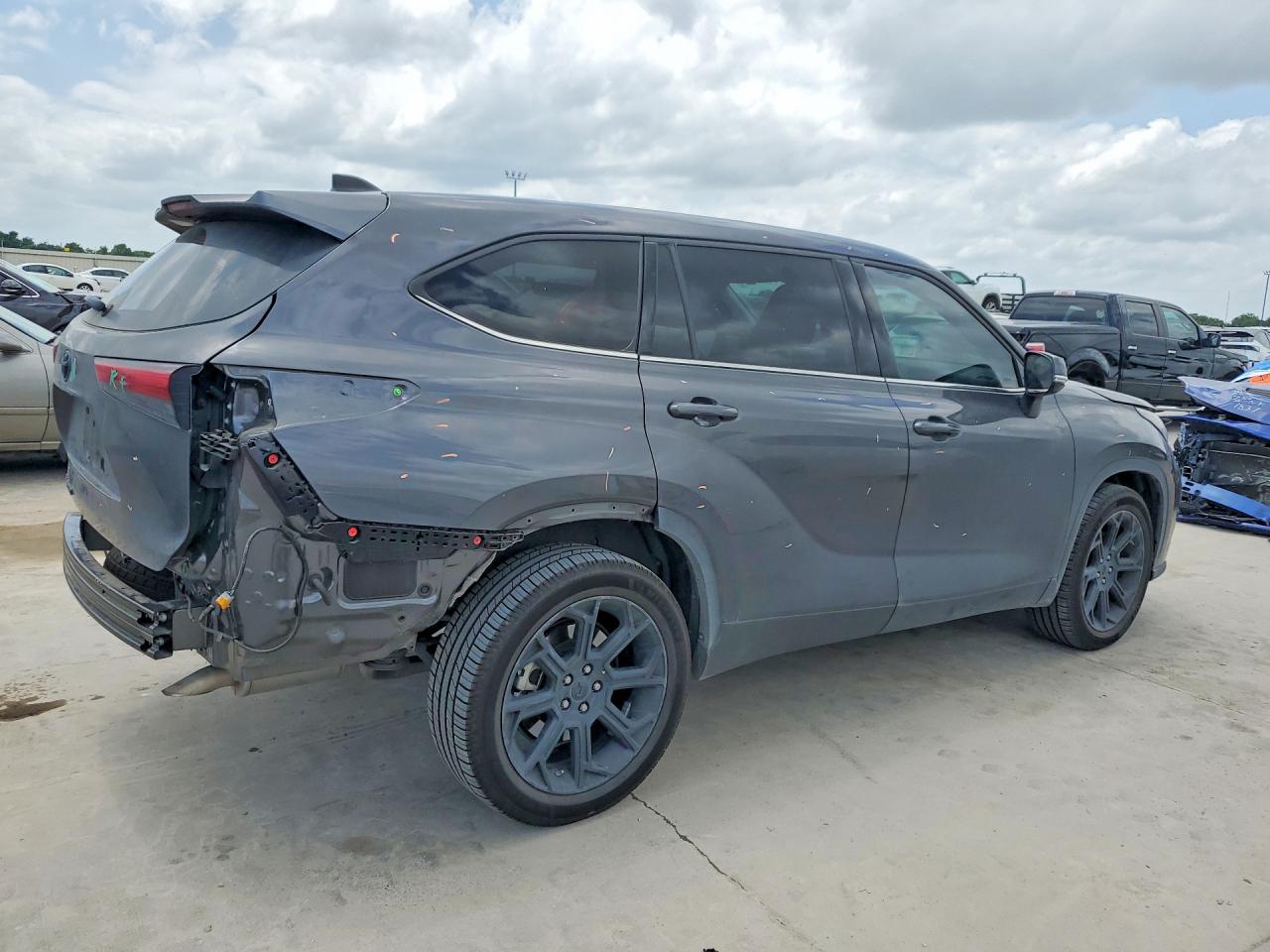 2022 TOYOTA HIGHLANDER L photo 5