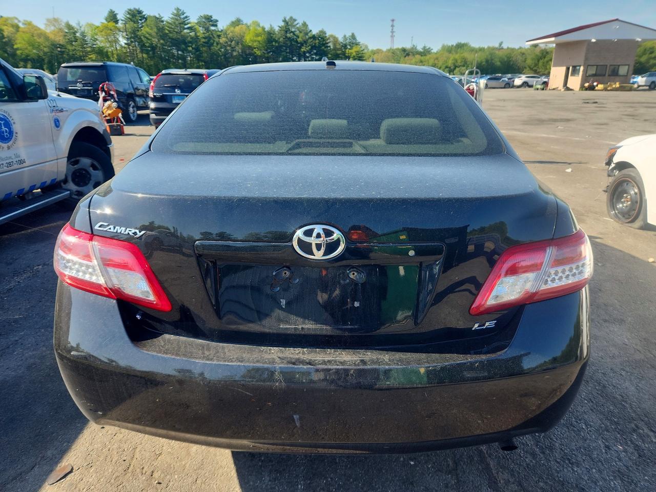 2011 TOYOTA CAMRY LE photo 16