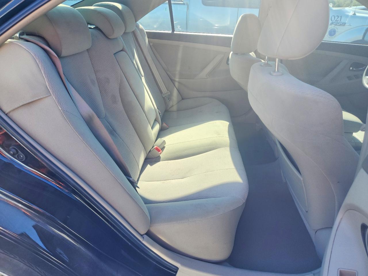 2011 TOYOTA CAMRY LE photo 28