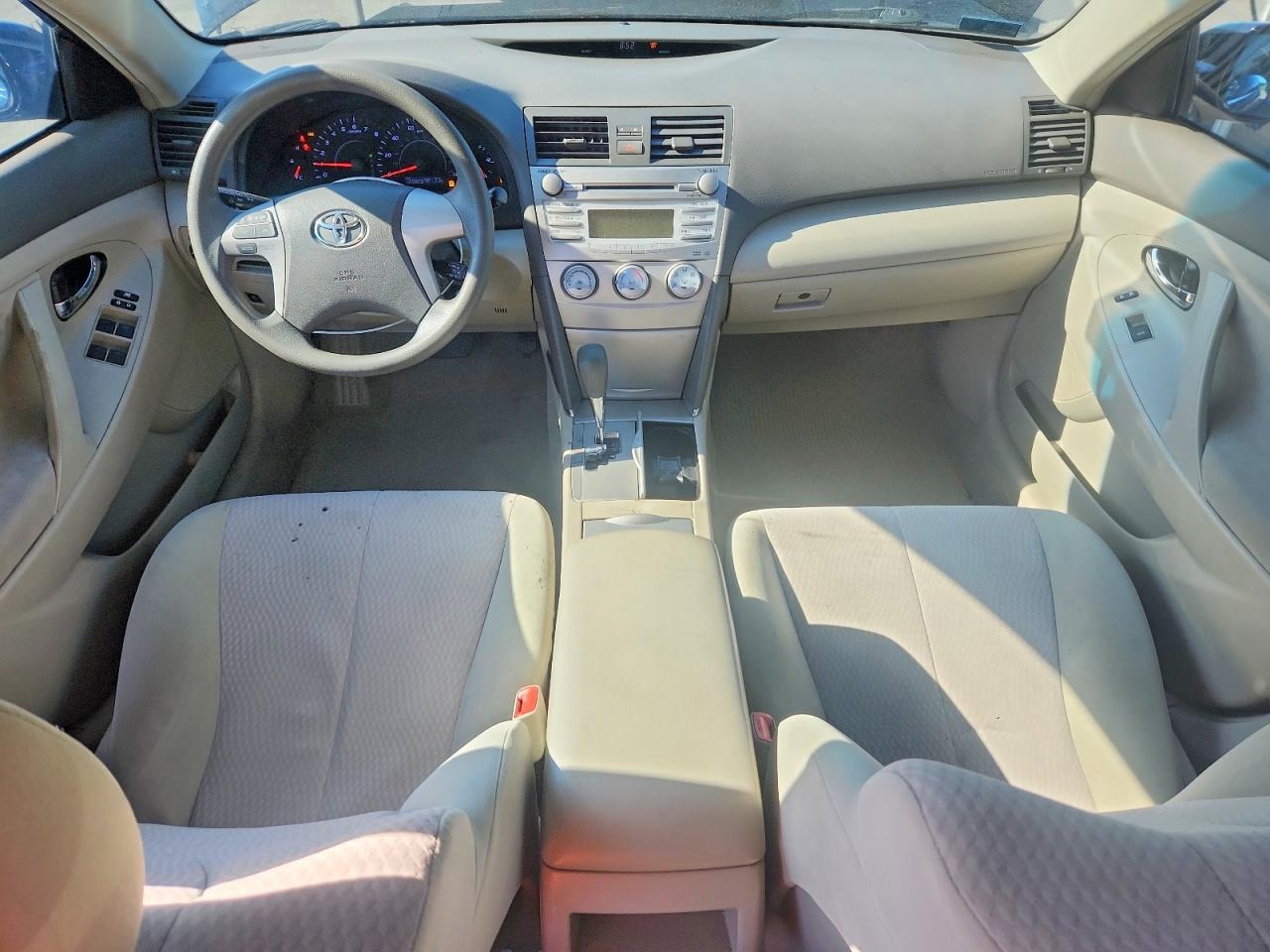 2011 TOYOTA CAMRY LE photo 22