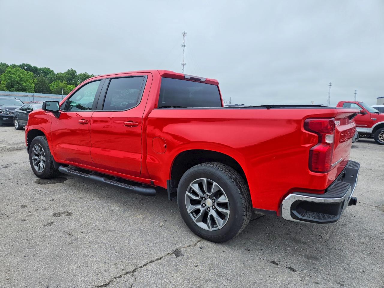 2021 CHEVROLET SILVERADO K1500 LT photo 2
