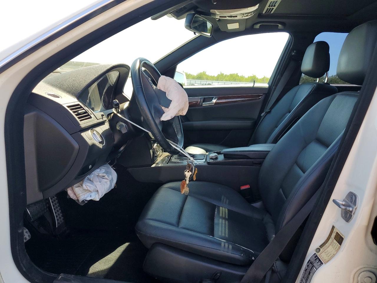 2011 MERCEDES-BENZ C 300 photo 13