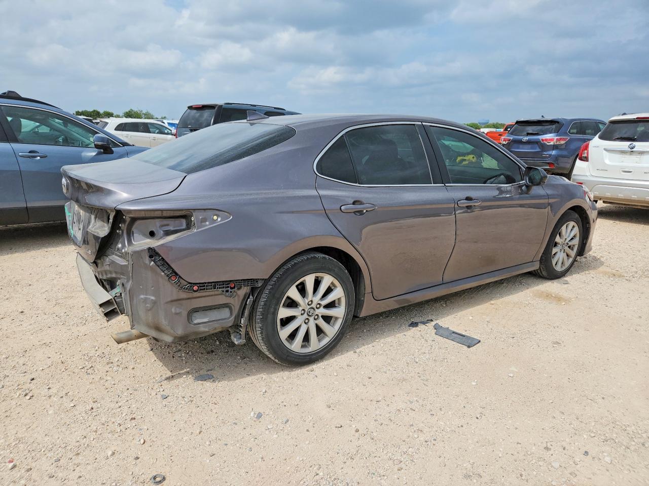 2020 TOYOTA CAMRY LE photo 3