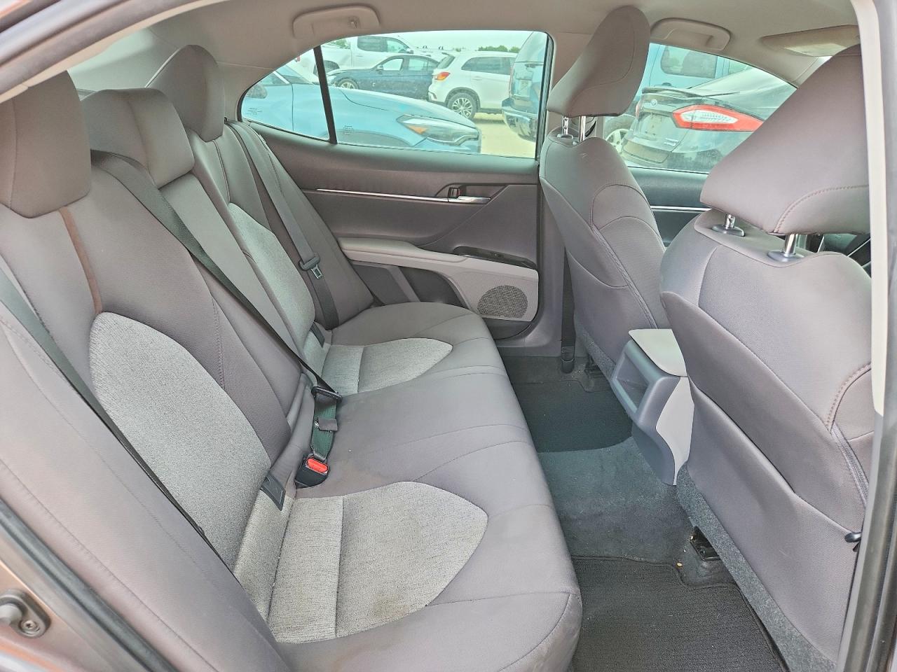 2020 TOYOTA CAMRY LE photo 10