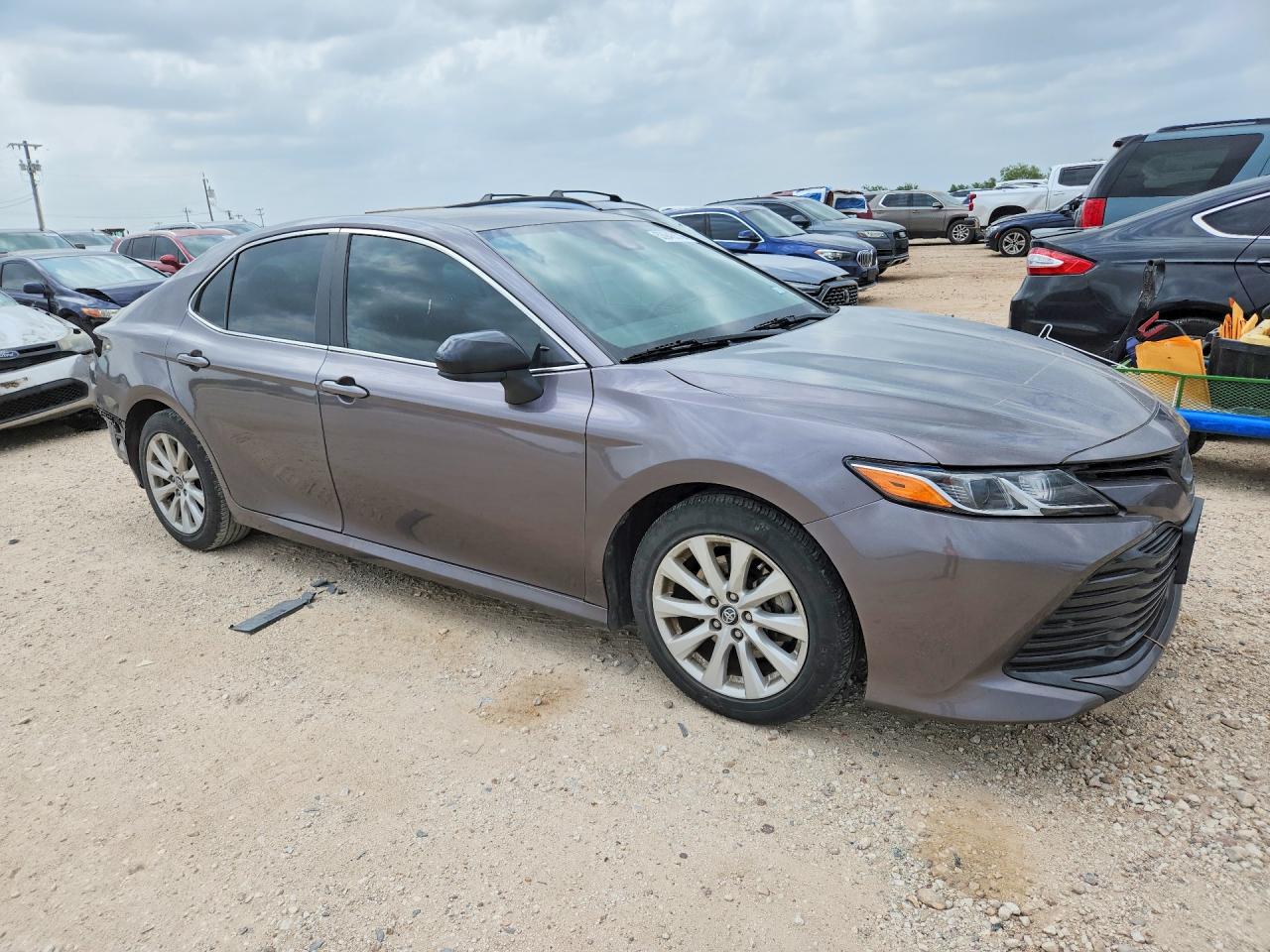 2020 TOYOTA CAMRY LE photo 4