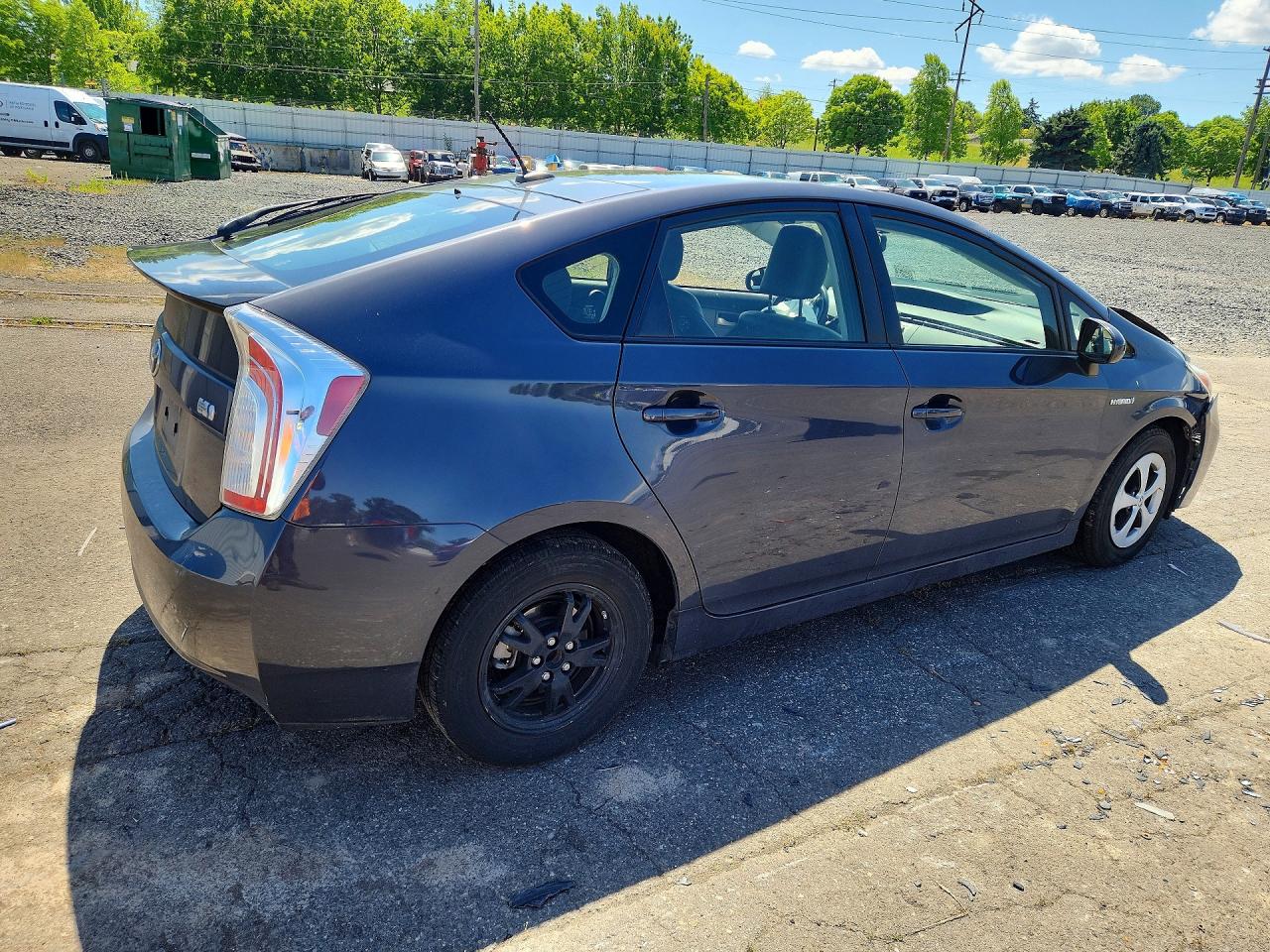 2013 TOYOTA PRIUS FOUR photo 5