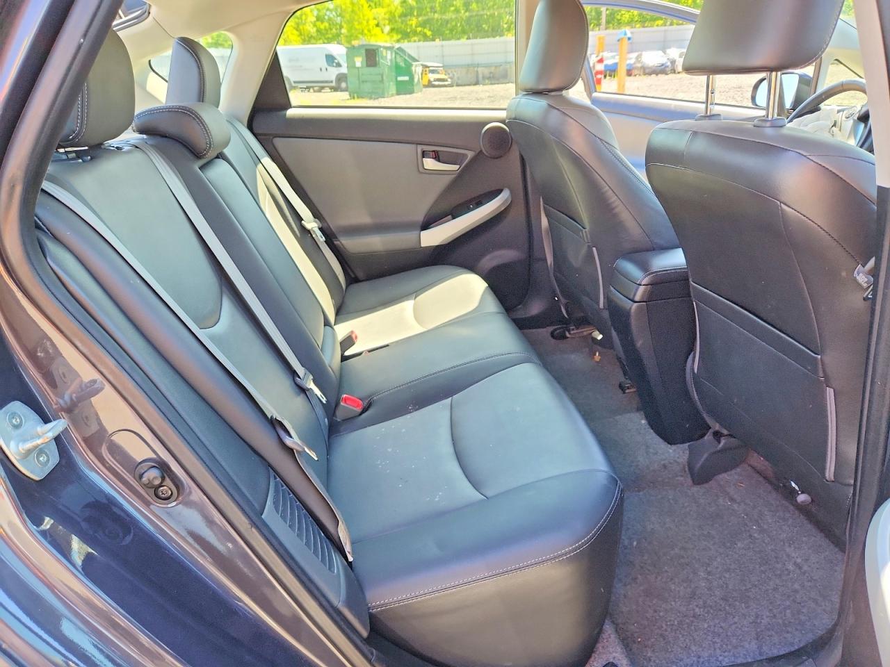 2013 TOYOTA PRIUS FOUR photo 19