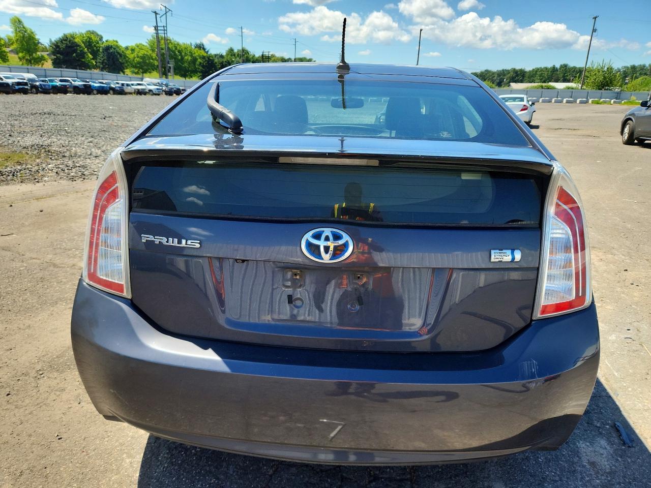 2013 TOYOTA PRIUS FOUR photo 11