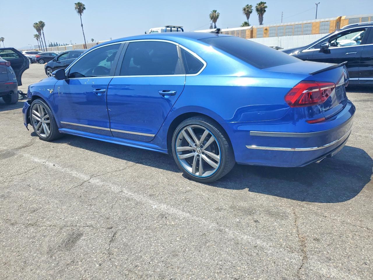 2017 VOLKSWAGEN PASSAT R-LINE photo 2