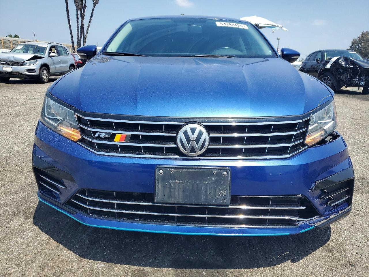 2017 VOLKSWAGEN PASSAT R-LINE photo 5