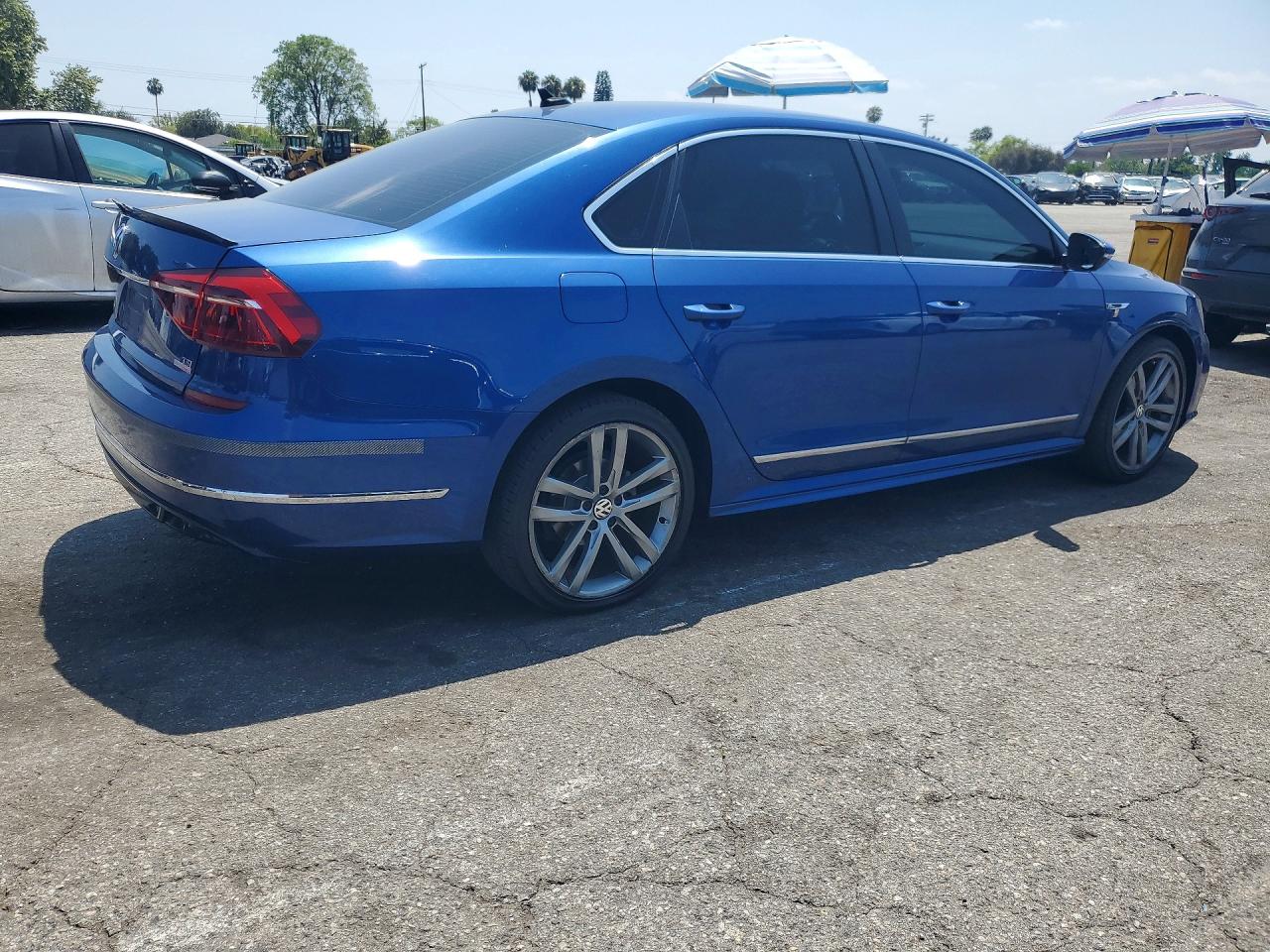 2017 VOLKSWAGEN PASSAT R-LINE photo 3