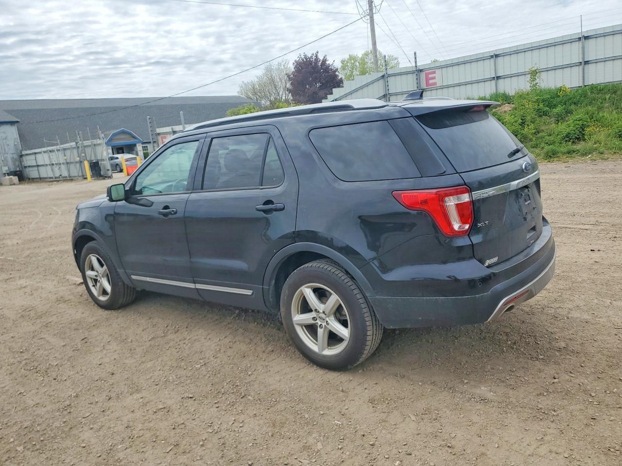 2016 FORD EXPLORER XLT photo 3