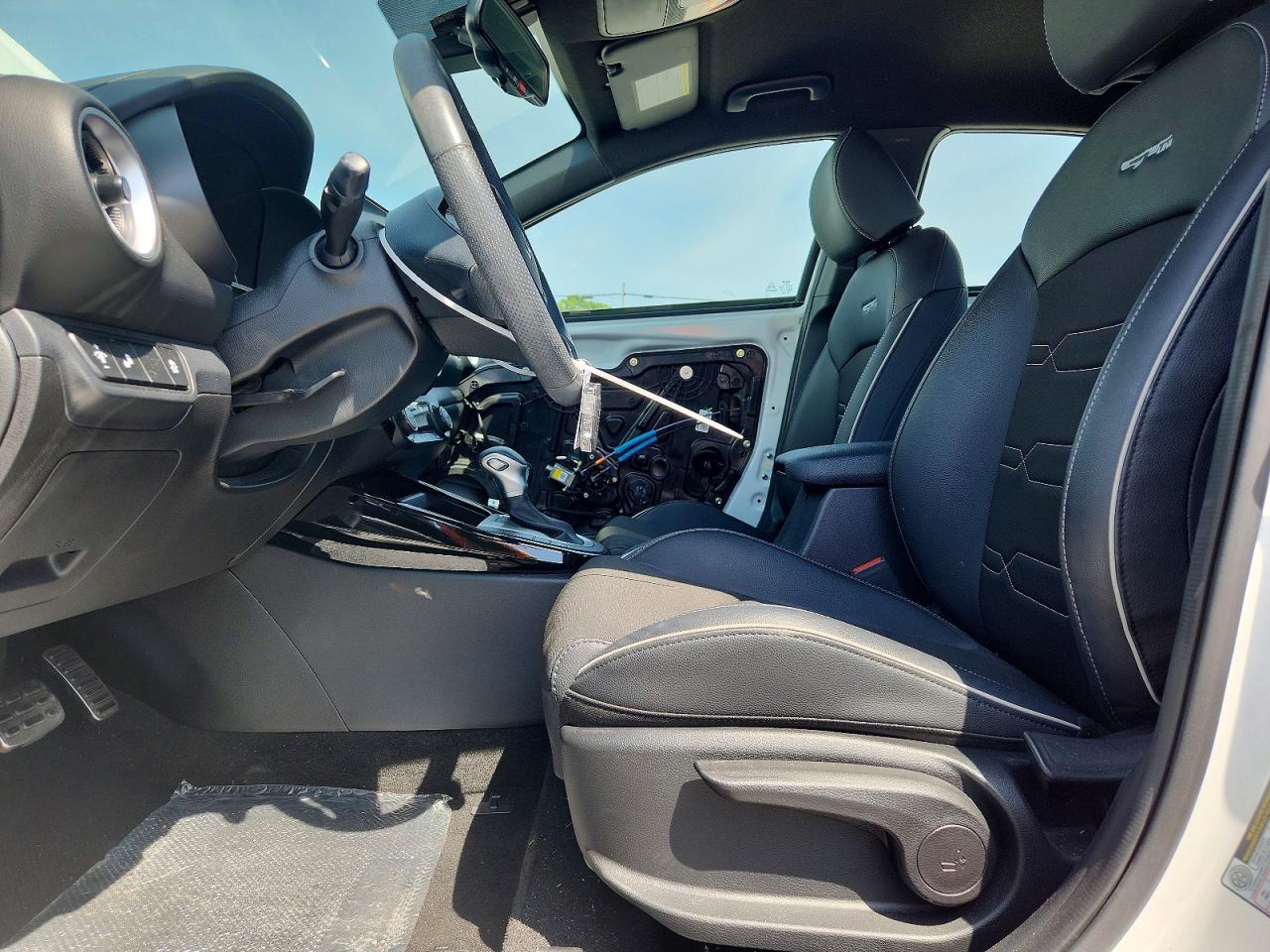 2023 KIA FORTE GT LINE photo 13