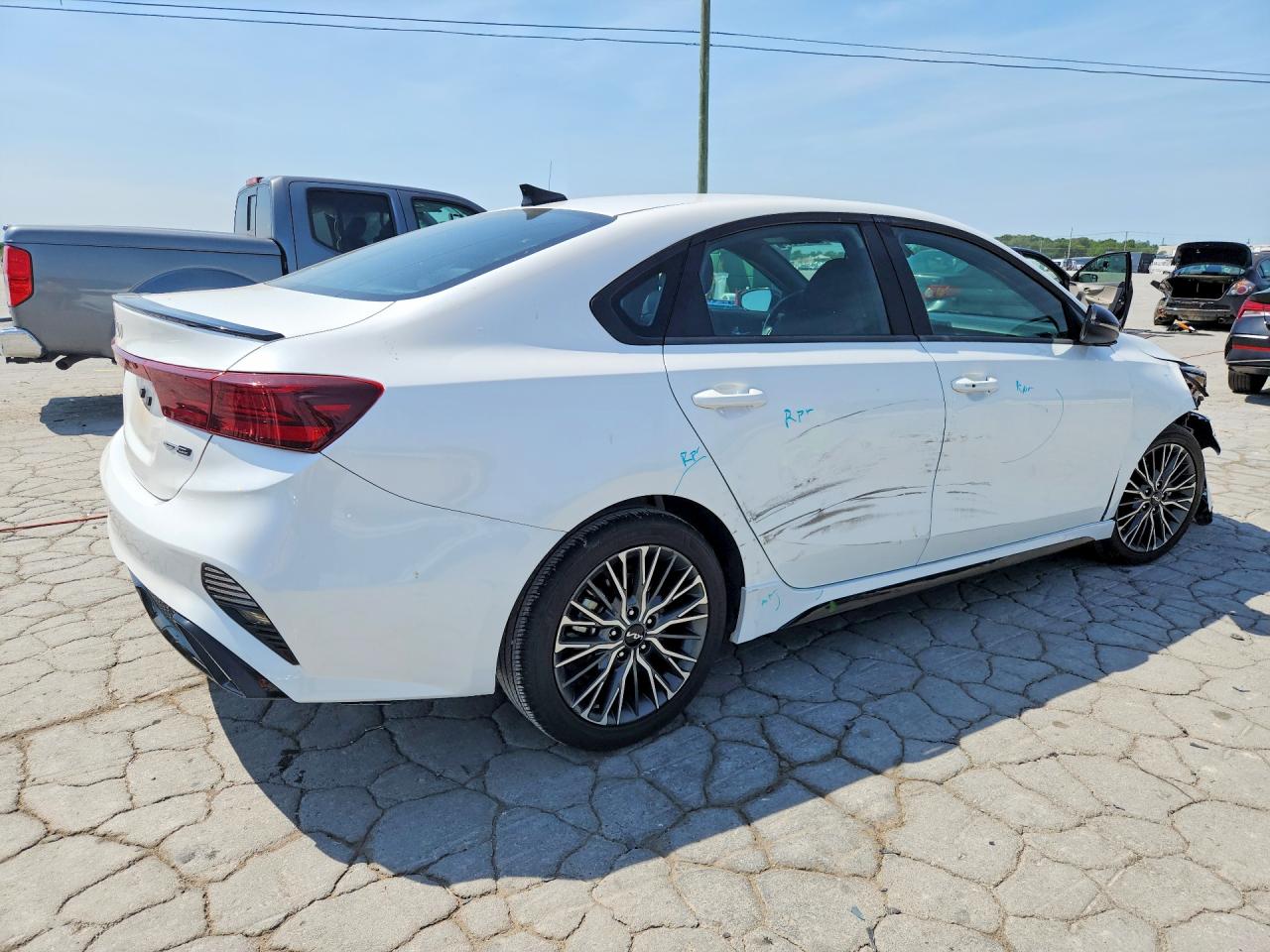 2023 KIA FORTE GT LINE photo 5