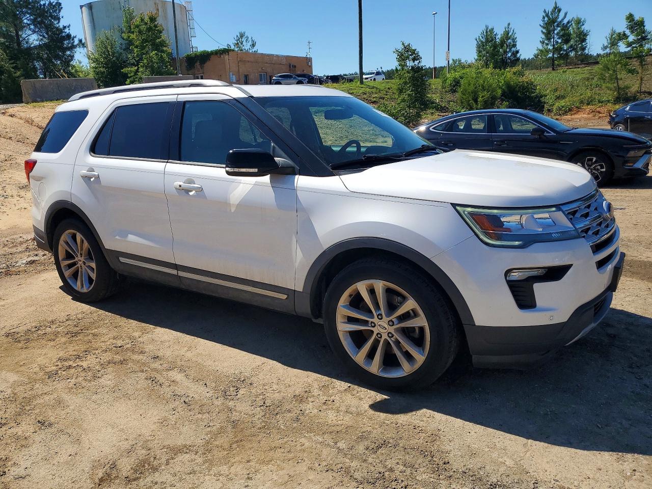 2018 FORD EXPLORER XLT photo 4