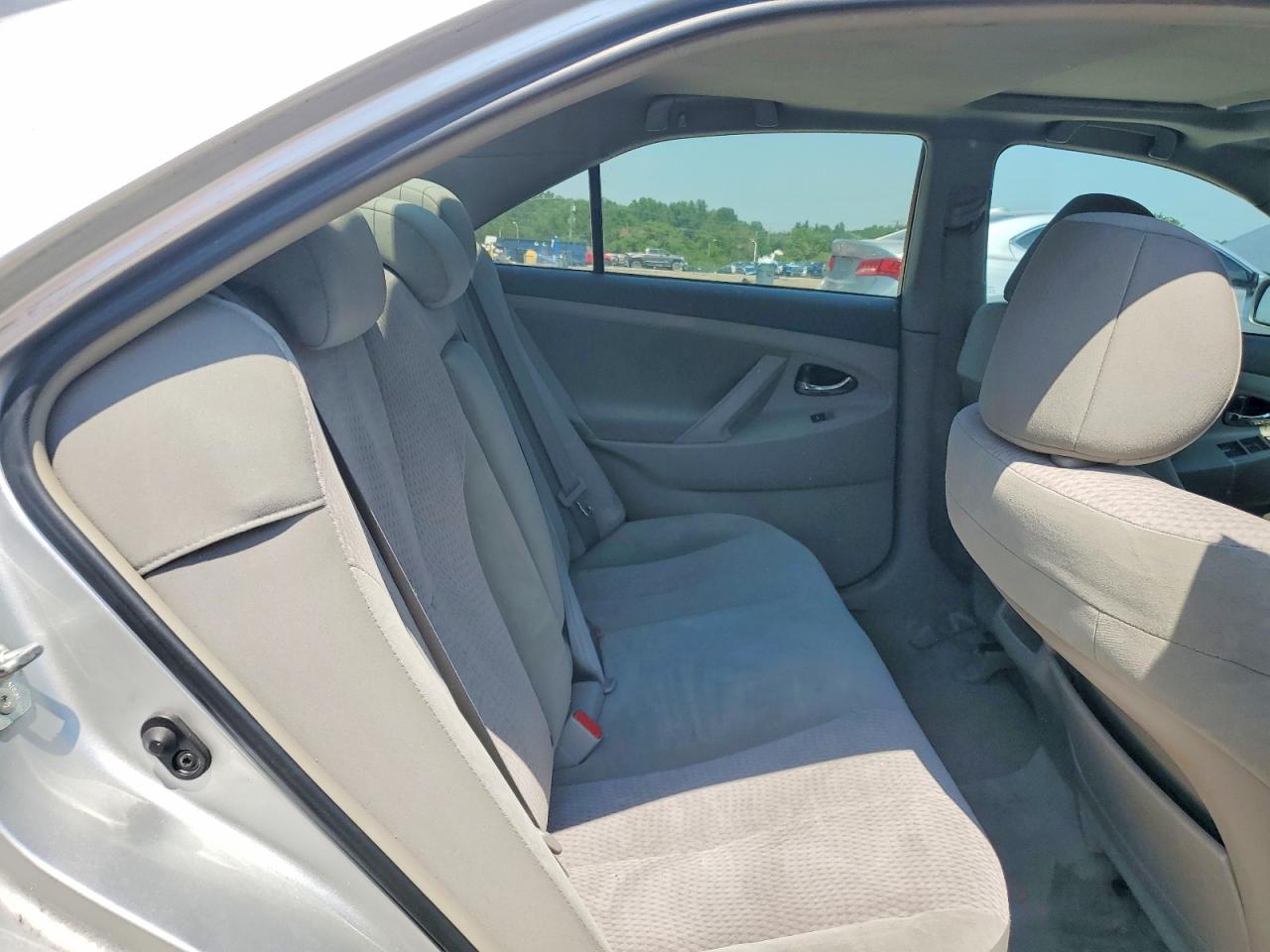 2011 TOYOTA CAMRY LE photo 10