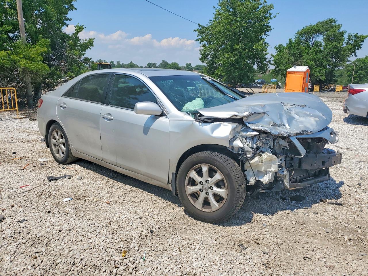 2011 TOYOTA CAMRY LE photo 4